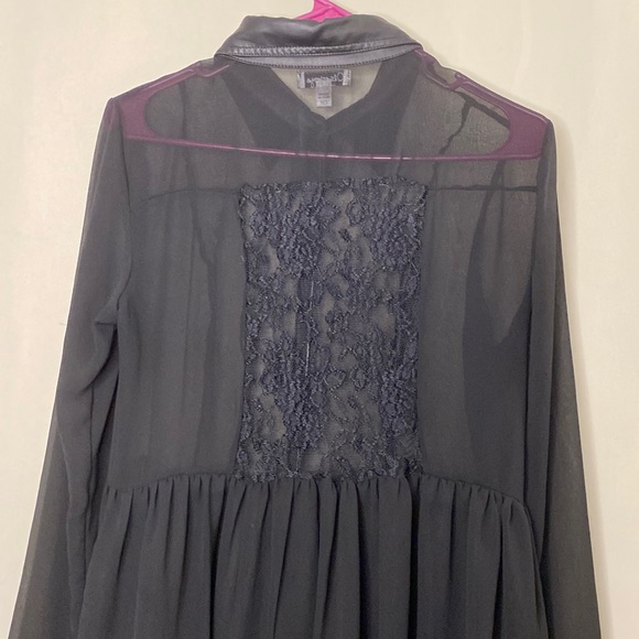 Olsenboye A Gorgeous Black Sheer Button Down Blouse with Faux Leather - Size: S - Picture 6 of 15